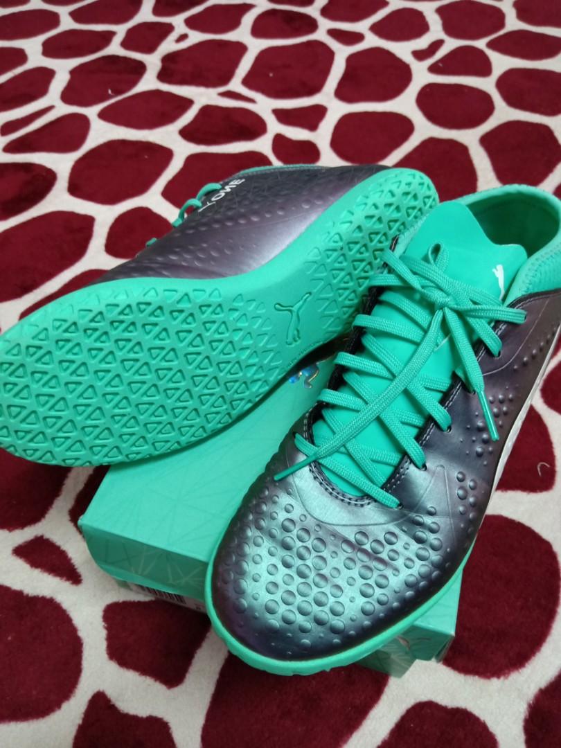 kasut futsal puma one Men s Fashion Activewear on Carousell