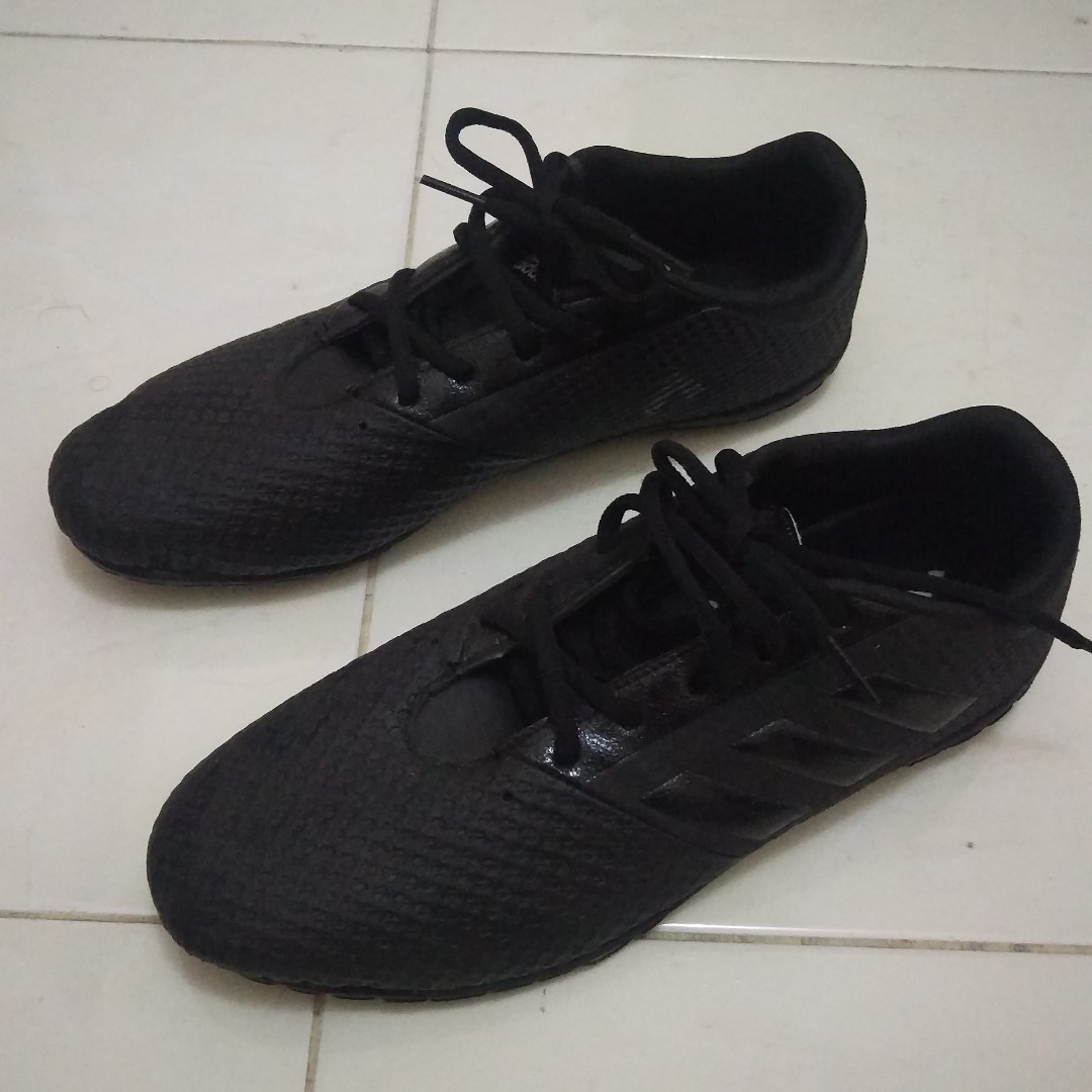 Sepatu Futsal Adidas All Black Size 43 Fesyen Pria Sepatu Lainnya Di Carousell