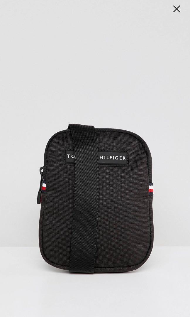 tommy hilfiger shoulder bag