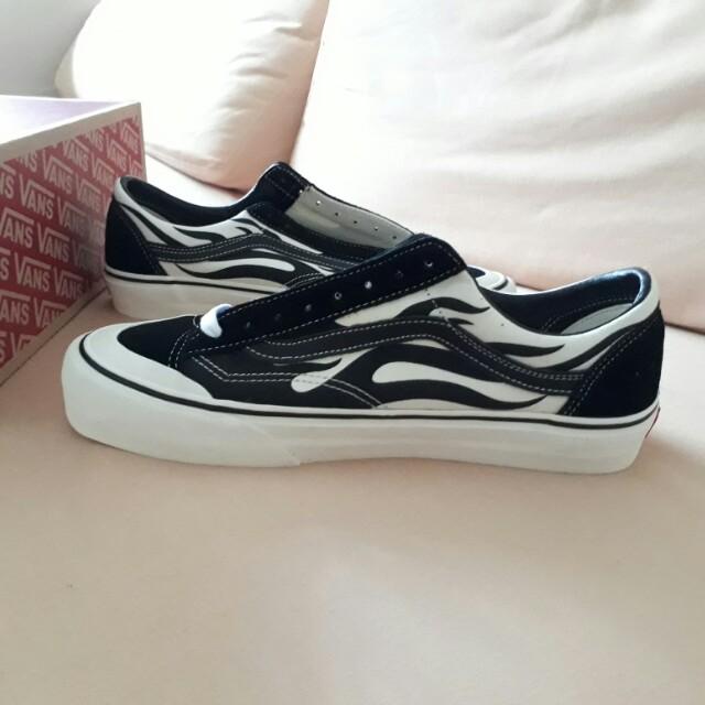 vans style 36 black flame