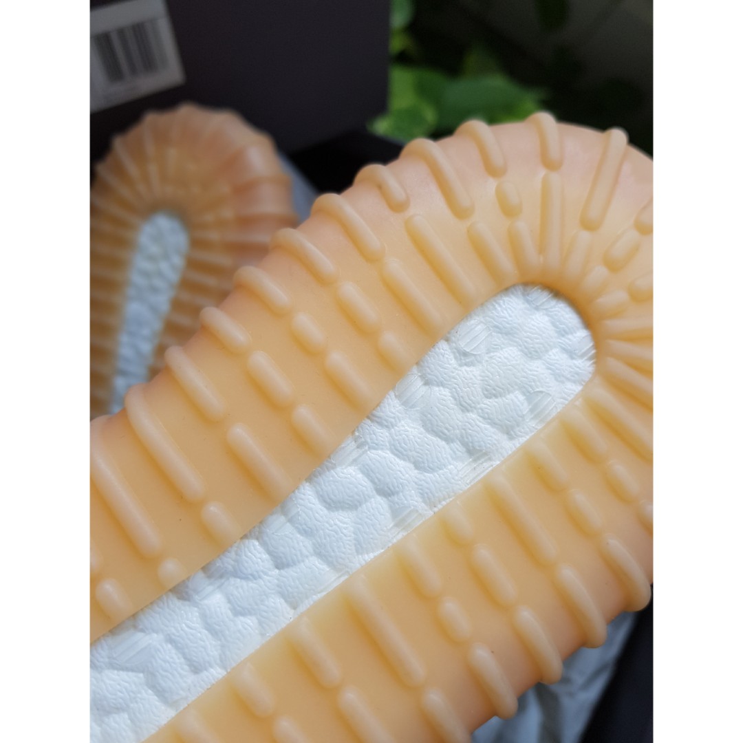 Yeezy Boost 700 White Glow Cameroun Online