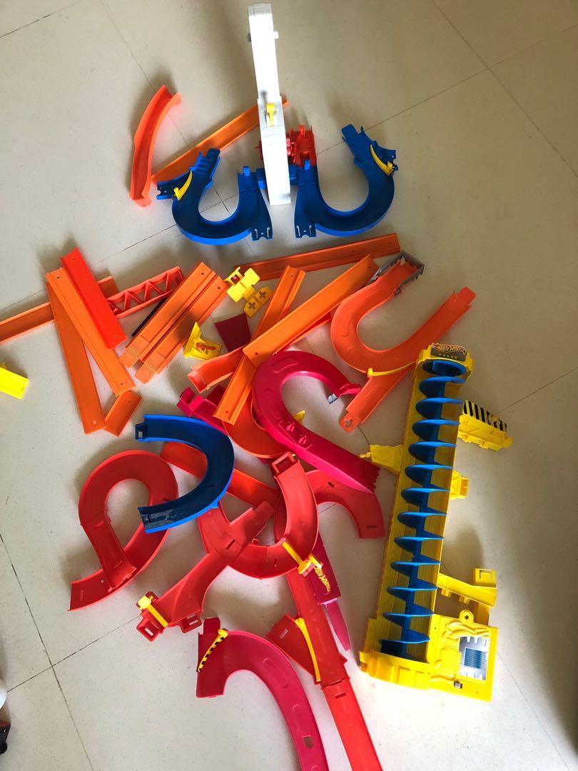 Hot wheels Tracks, Hobbies & Toys, Toys & Games on Carousell