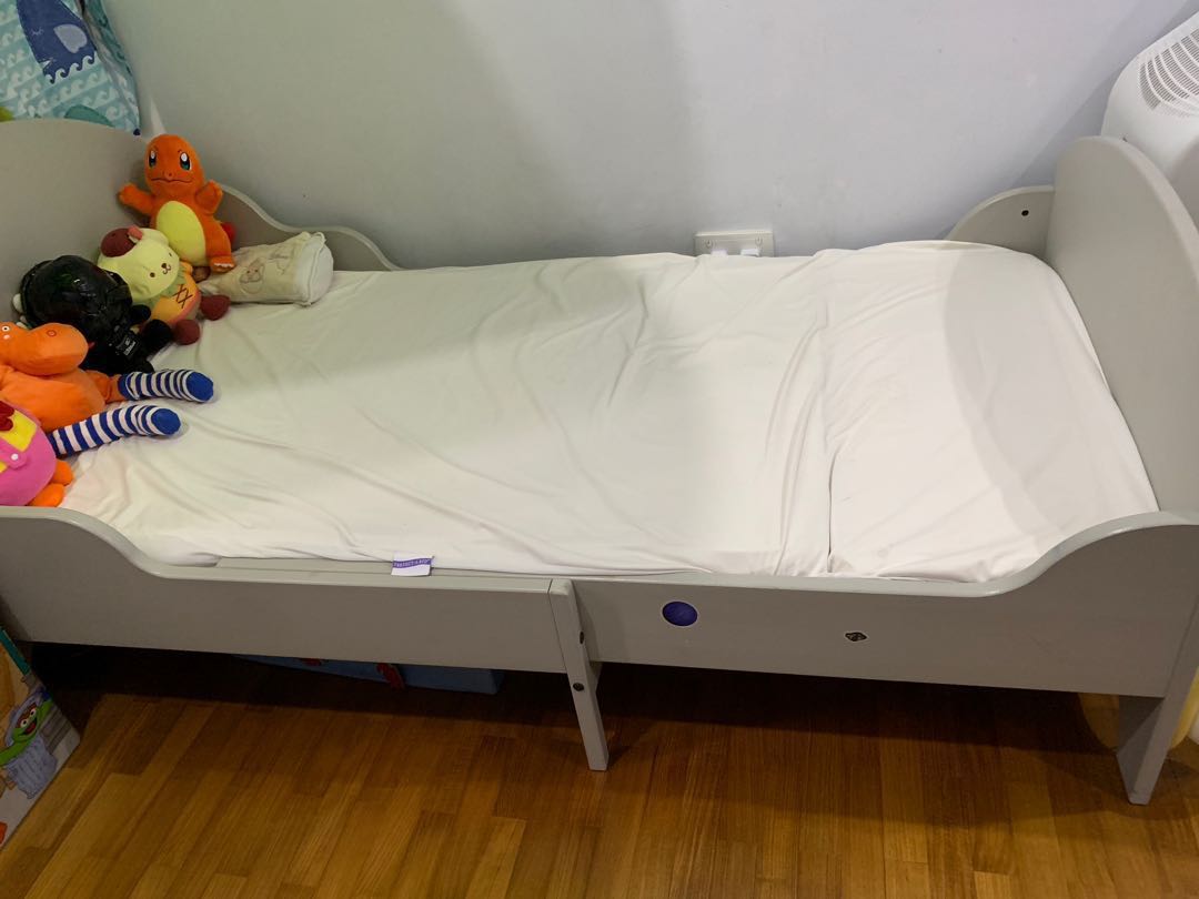 Ikea childrens hot sale extendable bed