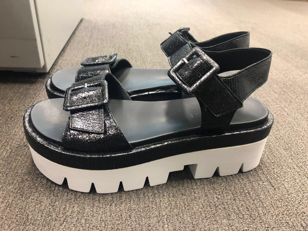Kendall and kylie wave platform sandals hot sale