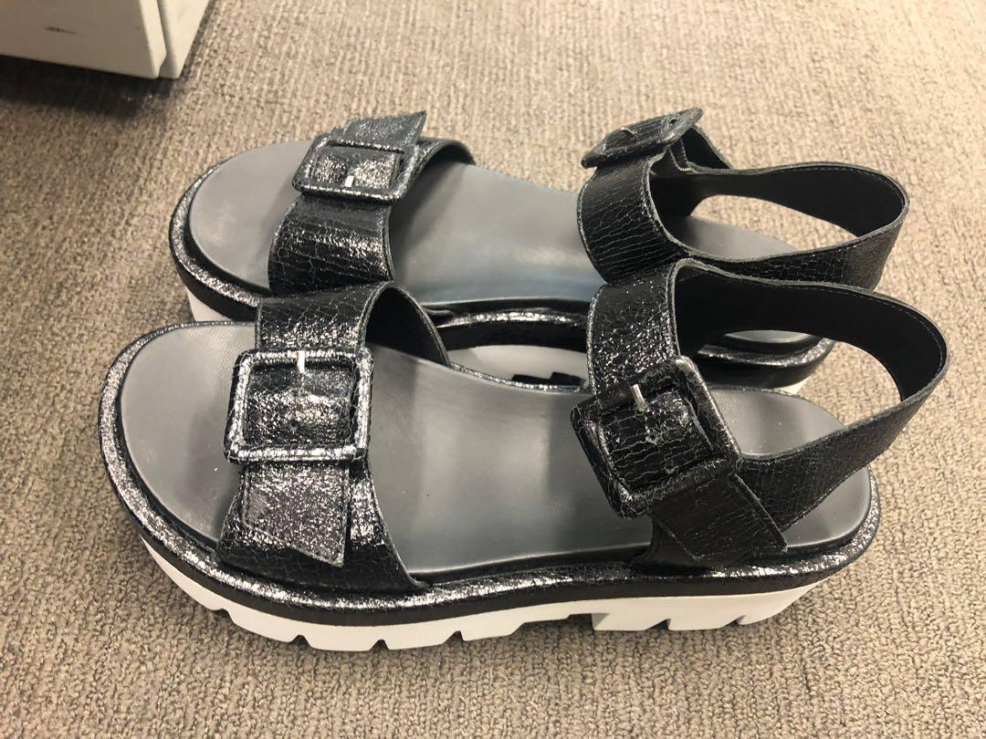 Kendall and kylie wave top platform sandals