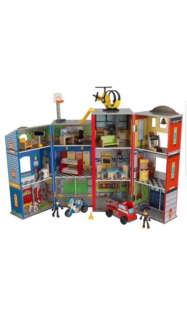 action figure doll house