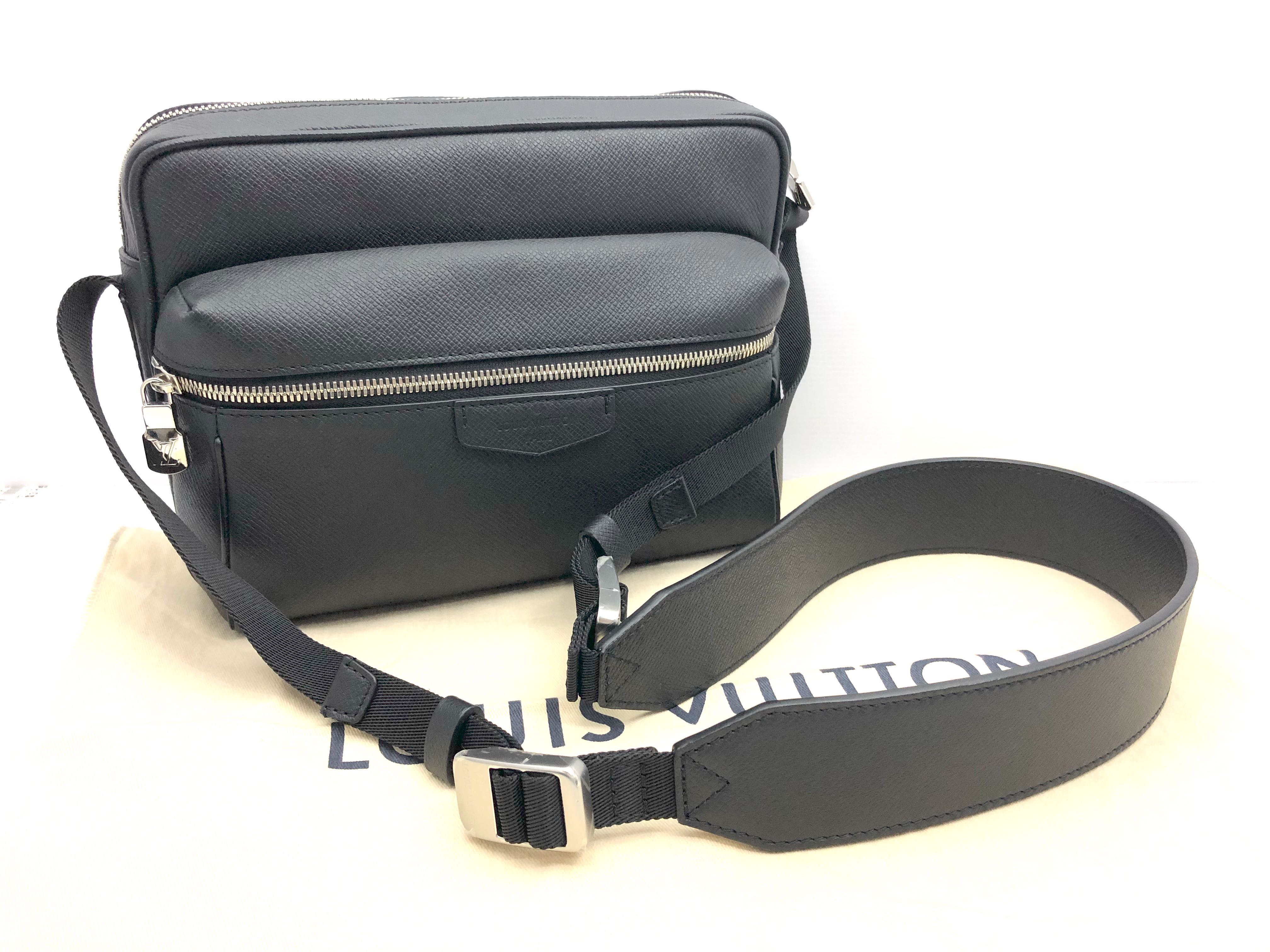 Louis Vuitton M33435 Messenger PM Taiga 187004054 Men s