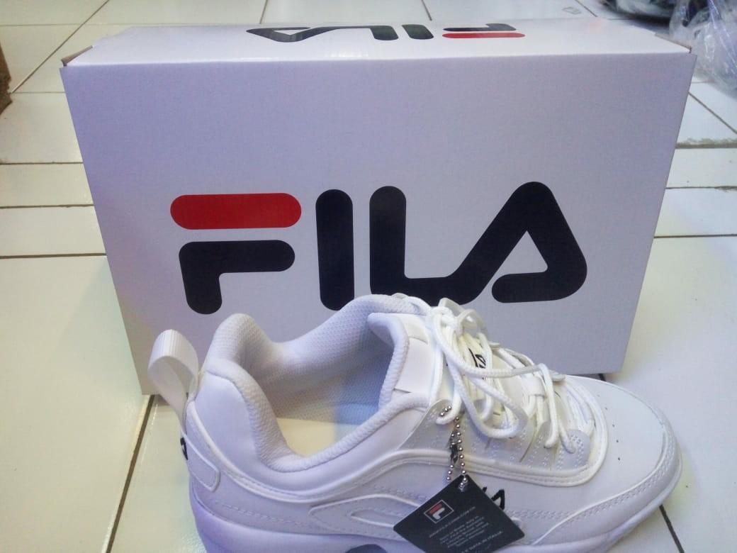 Sepatu Fila Disruptor 2 Women S Fashion Women S Shoes On Carousell