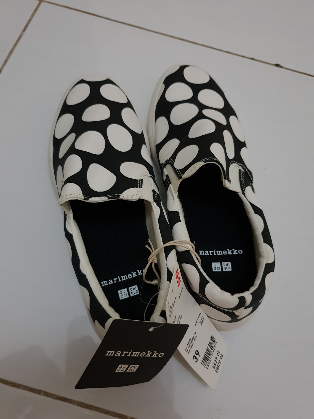 Uniqlo Marimekko Canvas Sneakers Fesyen Wanita Sepatu Di Carousell