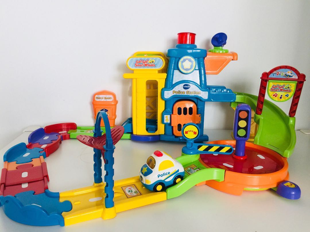 Vtech smart shop wheels police station