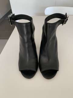 (Category: ) located in . Submitted by brontehare (Listing ID 196143821, Image 1). Description: .