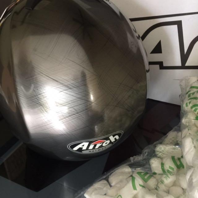 Airoh s5 graphite, Motorcycles, Motorcycle Apparel on Carousell