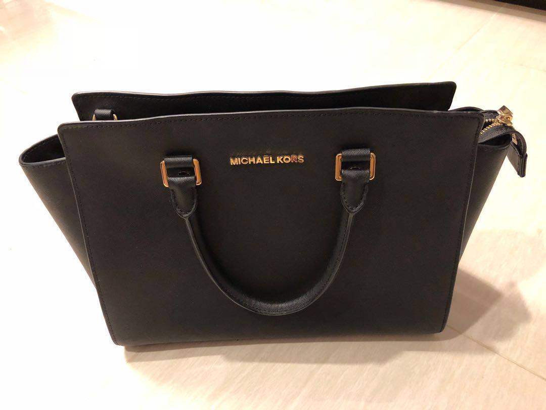 Classic Michael Kors Bag ( M size) free Michael kors bag cleaner &  conditioner, Women's Fashion, Bags & Wallets, Cross-body Bags on Carousell