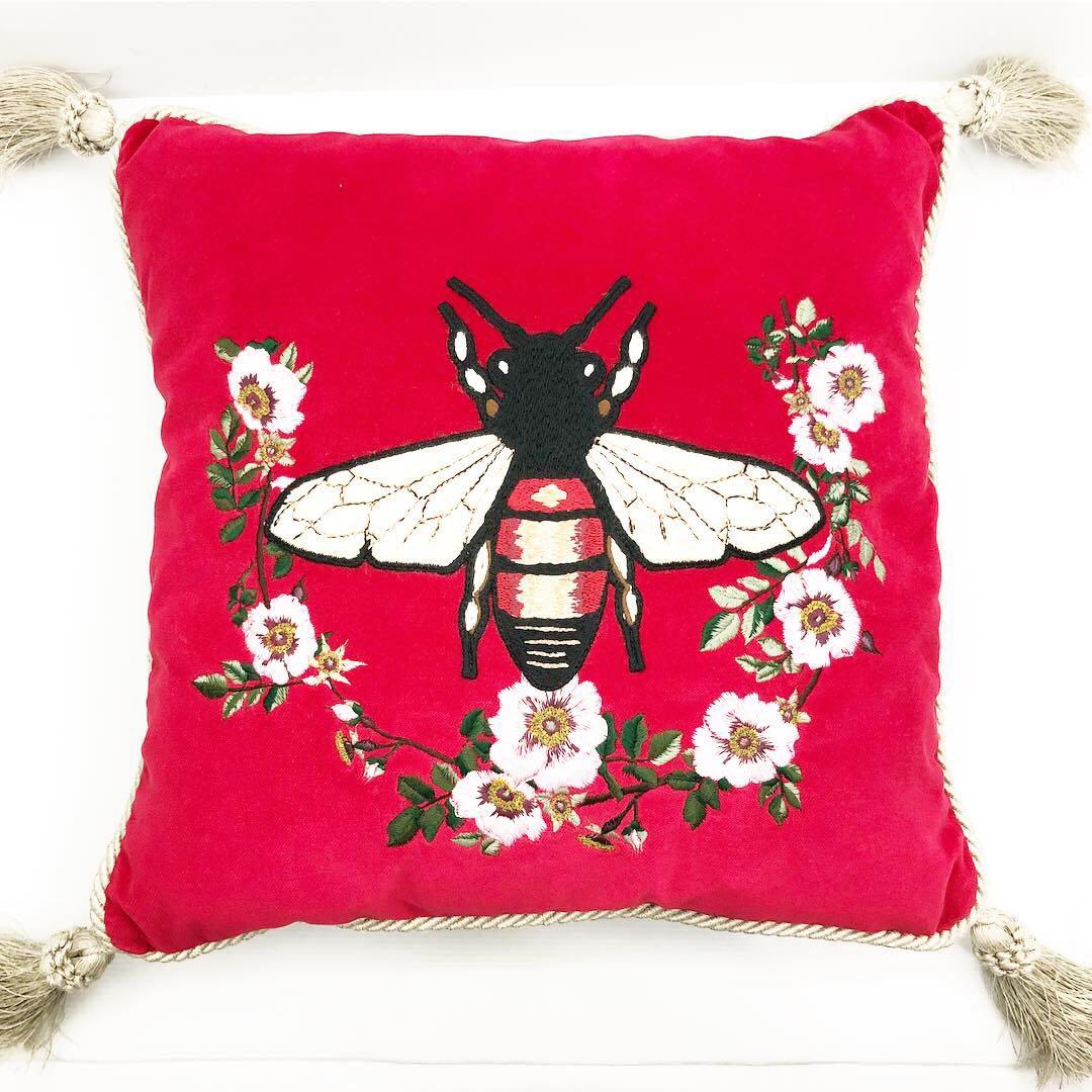 GUCCI Bee Cushion 187004061
