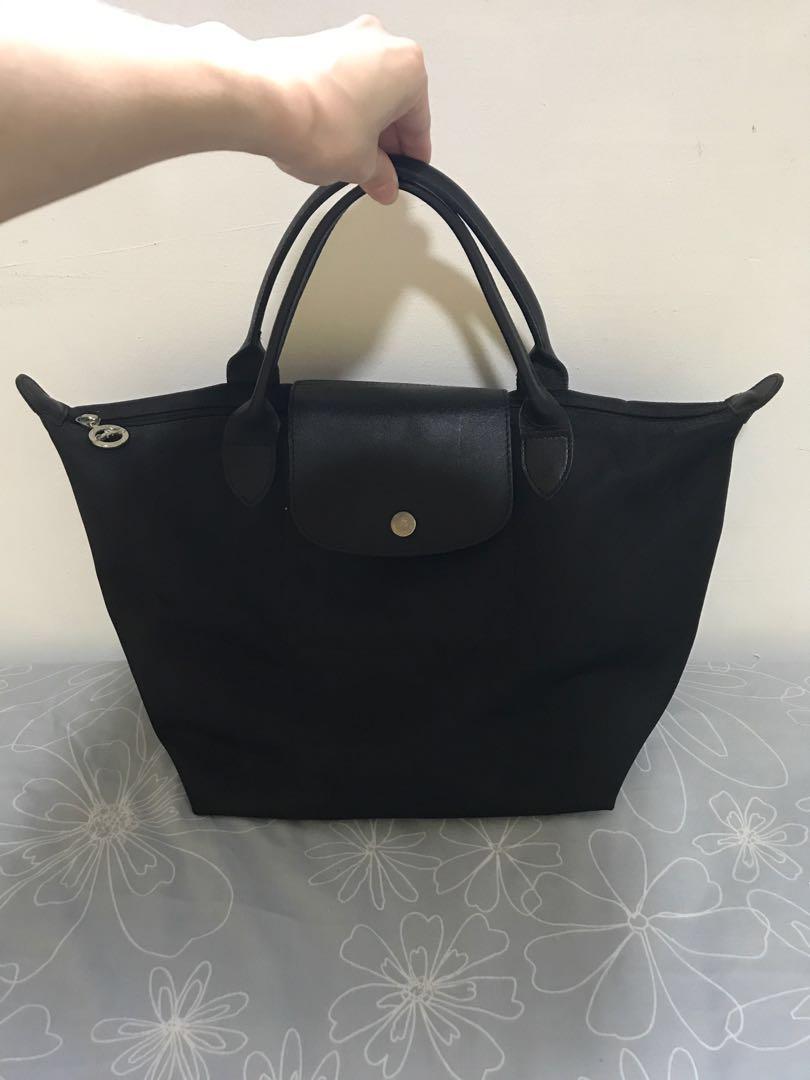 black longchamp bag medium
