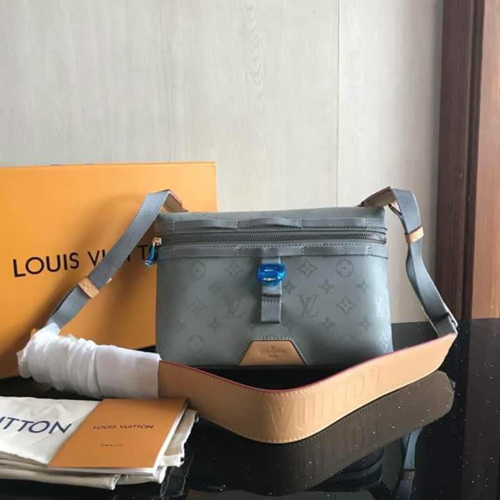 louis vuitton messenger pm titanium