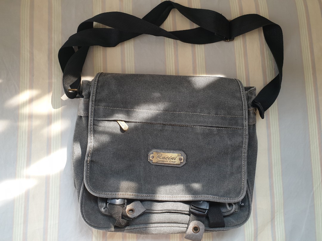 racini sling bag