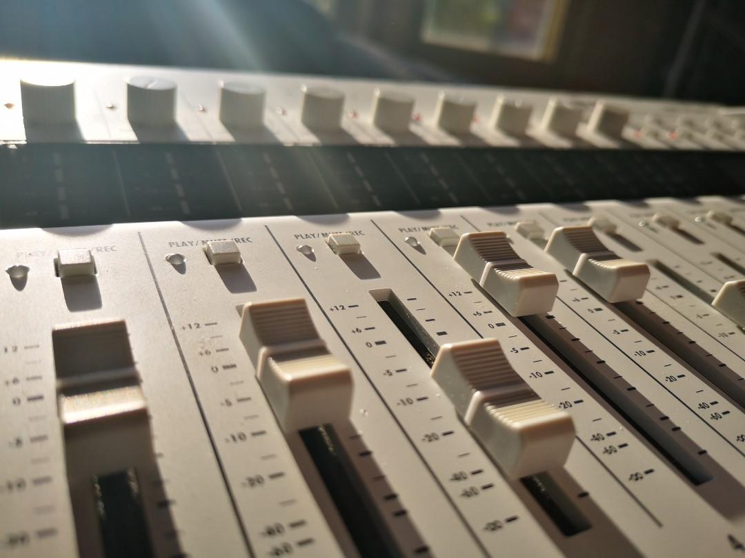 Zoom R16 MultiTrack Recorder, Mixer, Interface & Controller on Carousell