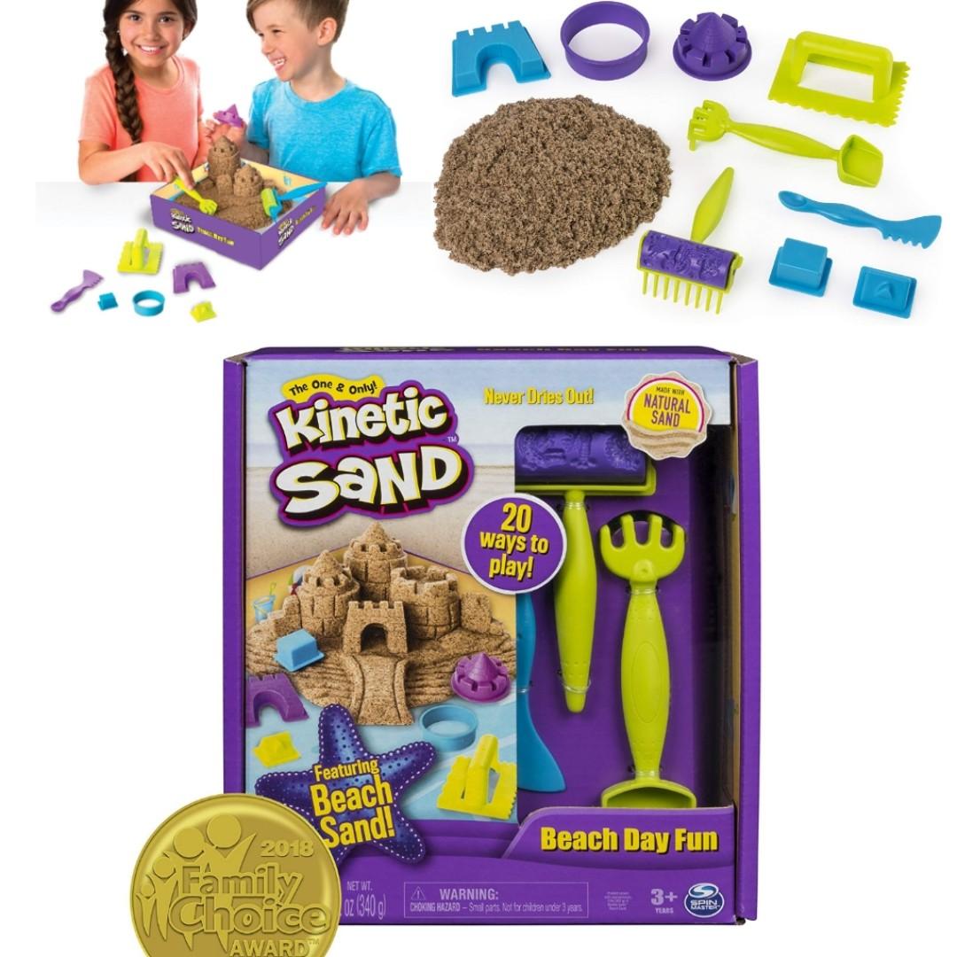 Kinetic Sand, Beach Day Fun Playset with Castle Molds, Tools, and