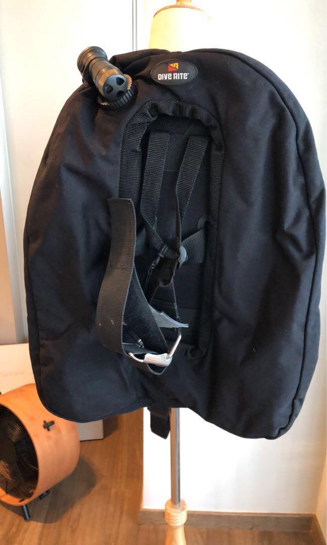 Dive Rite Travelpac Voyager BCD with red SS1 and atomic b2 regulator