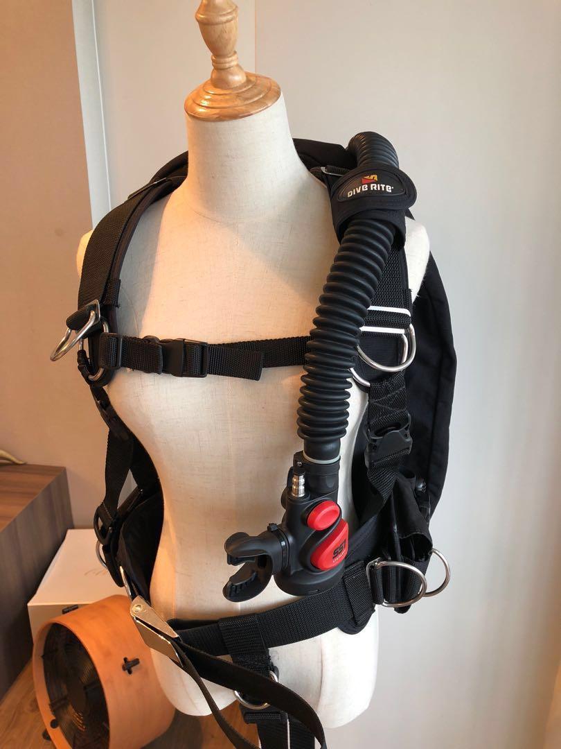 Dive Rite Travelpac Voyager BCD with red SS1 and atomic b2 regulator