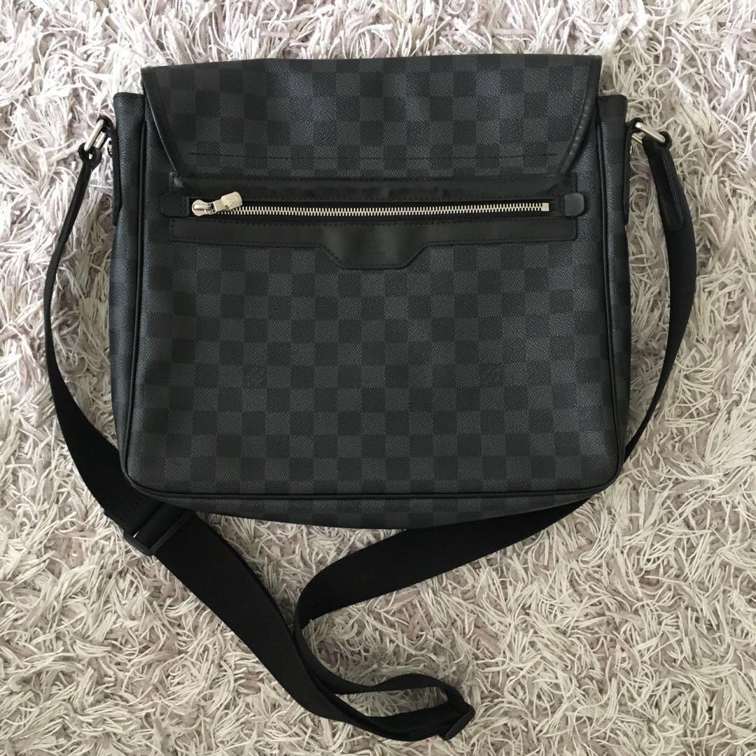 Louis vuitton damier messenger sling bag (men), Luxury, Bags & Wallets on  Carousell