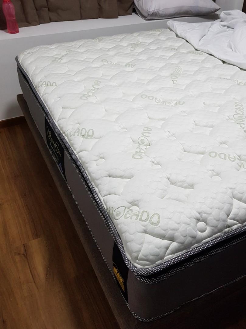 Maxcoil King size mattress, Parisburg new series., Furniture & Home