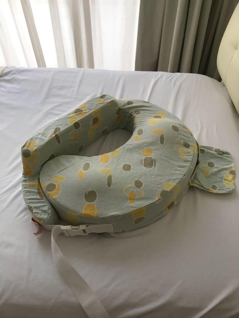 My Breast Friend nursing pillow, Babies & Kids, Nursing & Feeding