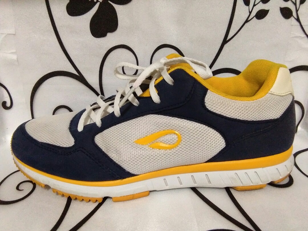Prospecs Rubber Shoes Preloved Men s Fashion Footwear Sneakers