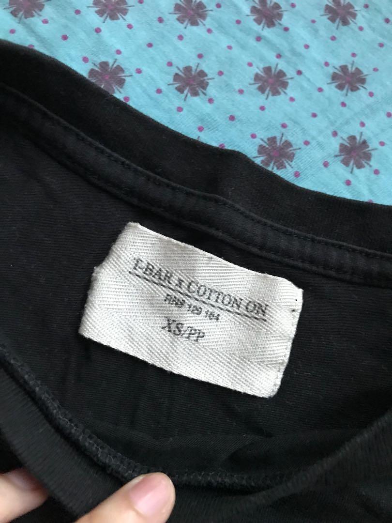 Tee （分類：T-shirt）位於 Hong Kong。 由 potatobbg 提交（商品編號 196335049，圖片 3）。簡介： Wear one time only Chest 胸寬：41cm Length長度：60cm Shoulder 肩寬：38cm。