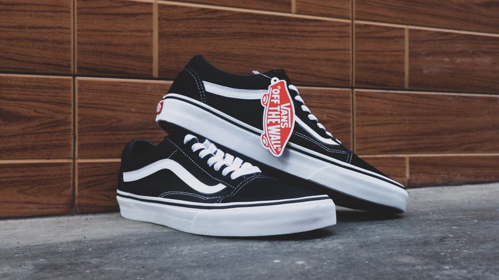 Vans Old Skool Classic Black White Global Fesyen Pria Sepatu