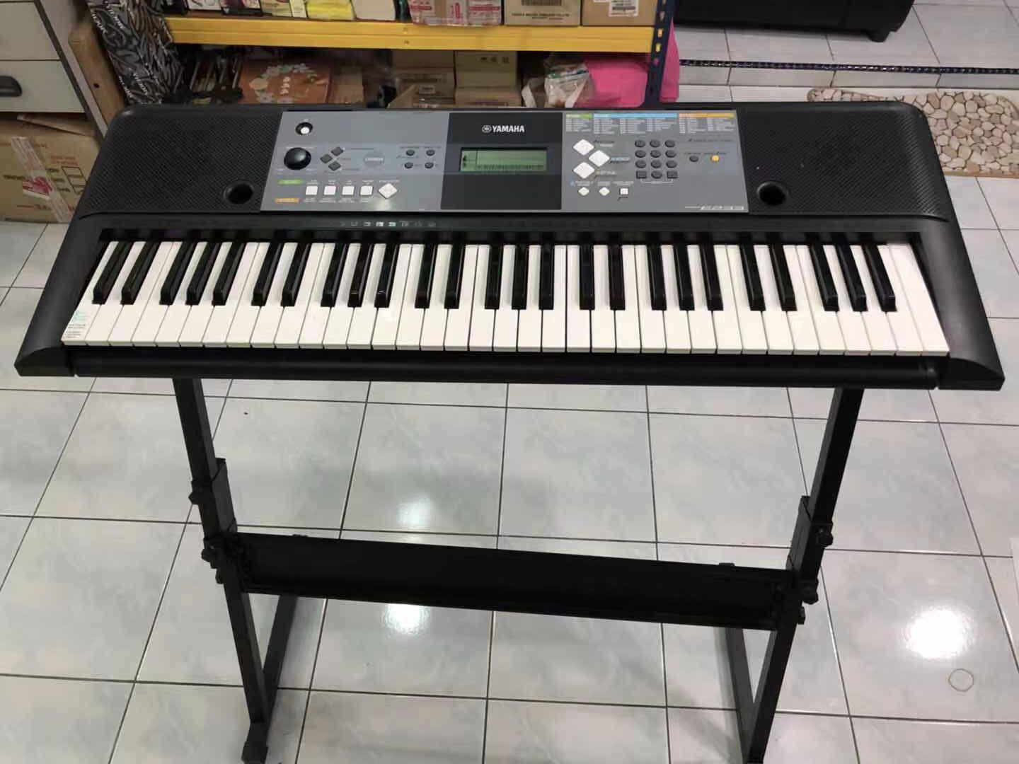 Yamaha Keyboard PSR E233, Hobbies & Toys, Music & Media, Musical
