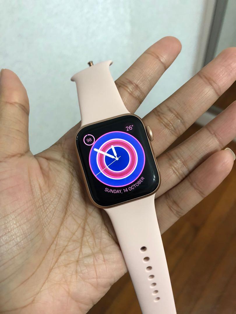 Apple Watch Series 4 40mm Gold Aluminum Case with Pink Sportsband