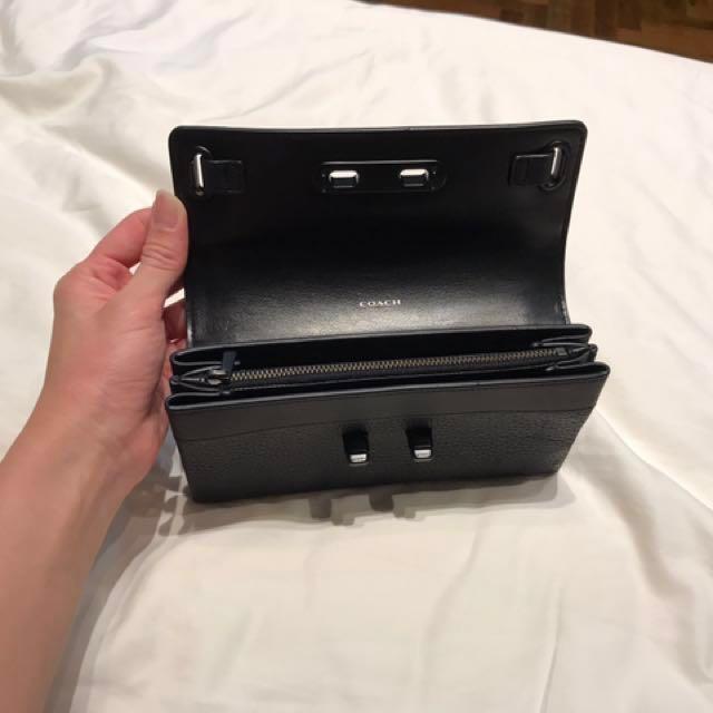 Authentic COACH Long Black Wallet (Category: Bags & Wallets) located in Singapore. Submitted by luvmarsbar (Listing ID 122185586, Image 3). Description: .