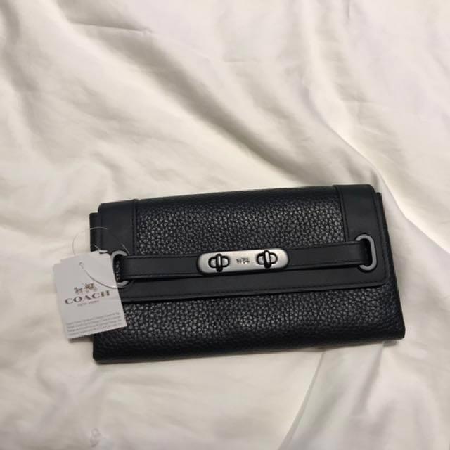Authentic COACH Long Black Wallet (Category: Bags & Wallets) located in Singapore. Submitted by luvmarsbar (Listing ID 122185586, Image 1). Description: .