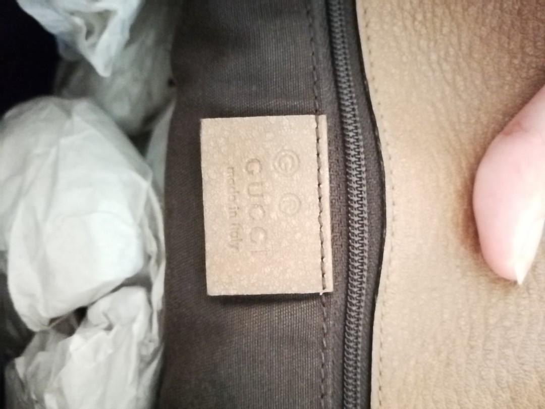 Authentic Gucci Leather Shoulder Tote Bag (Category: Luxury Bags & Wallets) located in Cebu City. Submitted by golden123 (Listing ID 196426699, Image 3). Description: Guaranteed Authentic Bought from Gucci store in SG Genuine Leather Excellent condition Comes with Gucci care card and Gucci dustbag with legitgrails certificate Text 09177747848.