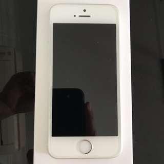 MINT: IPhone SE 128GB Silver with Warranty