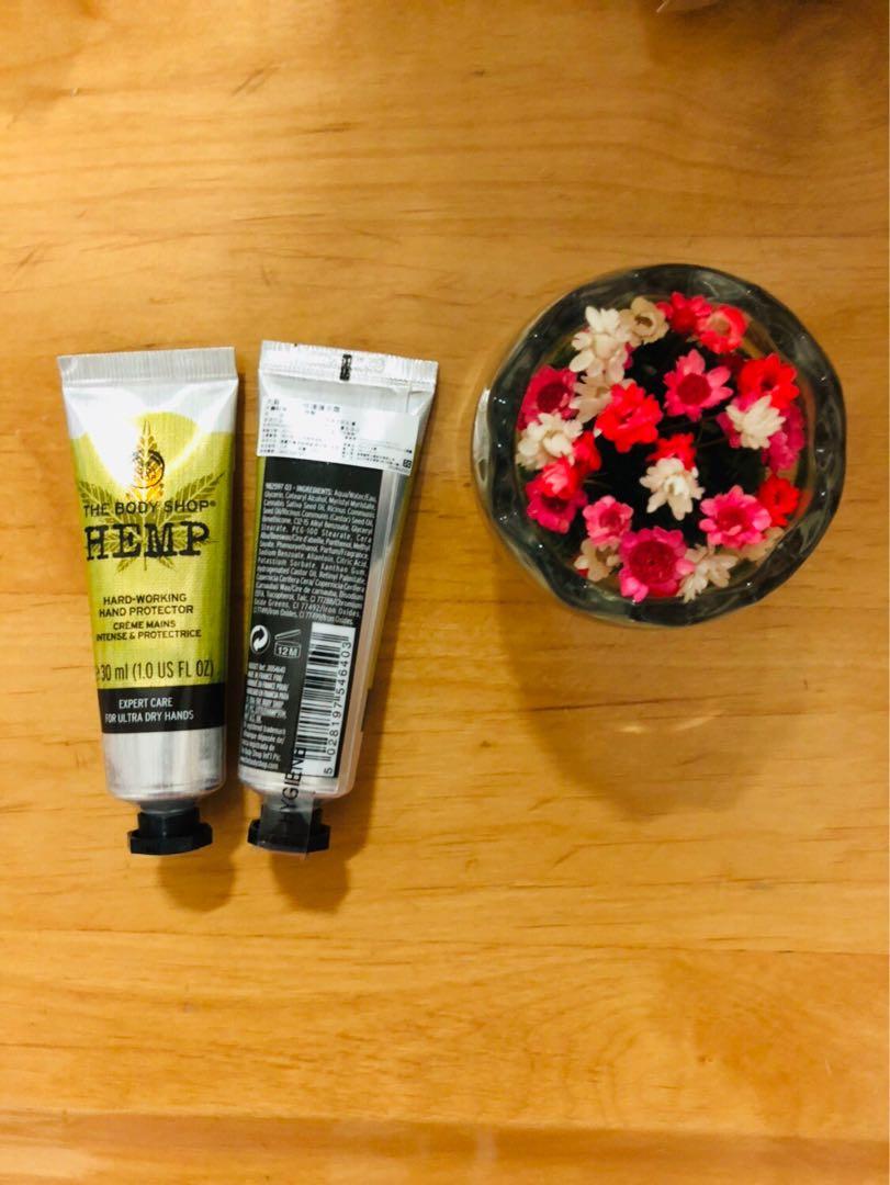 全新專櫃購入the Body Shop 美體小舖大麻籽密集修護護手霜30ml 美妝保養 美甲在旋轉拍賣