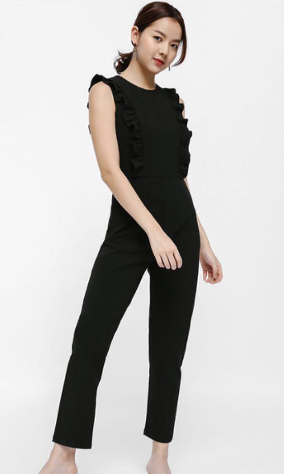 Sofis Ruffled Jumpsuit (Category: Jumpsuits) located in Singapore. Submitted by wendix (Listing ID 196680399, Image 1). Description: .