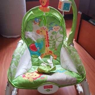Tempat tidur bayi