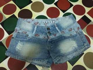Hot pants jeans