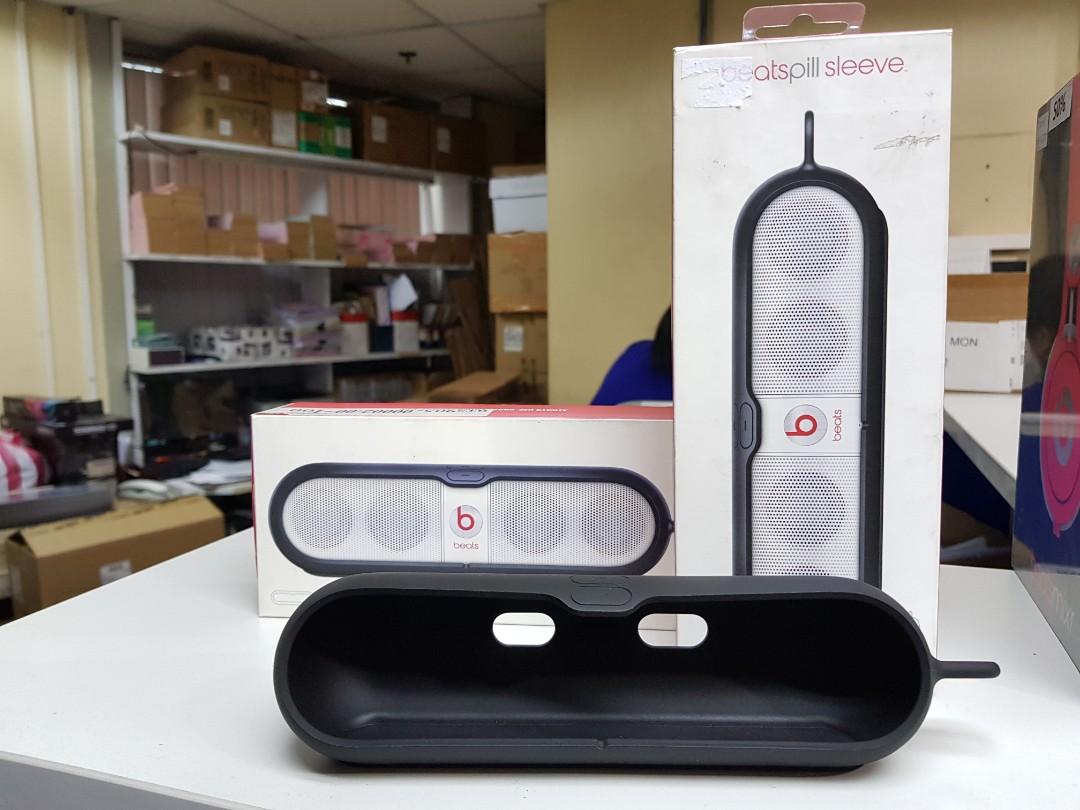 Beats by Dr. Dre Pill 2.0 Sleeve Black (Category: Earphones) located in Pasig City. Submitted by clothesandthings_ (Listing ID 196785820, Image 2). Description: Original Beats brand. Brand new. Box slightly damaged. Complete contents. Includes rubber case, rubber case cover, hook for rubber case.