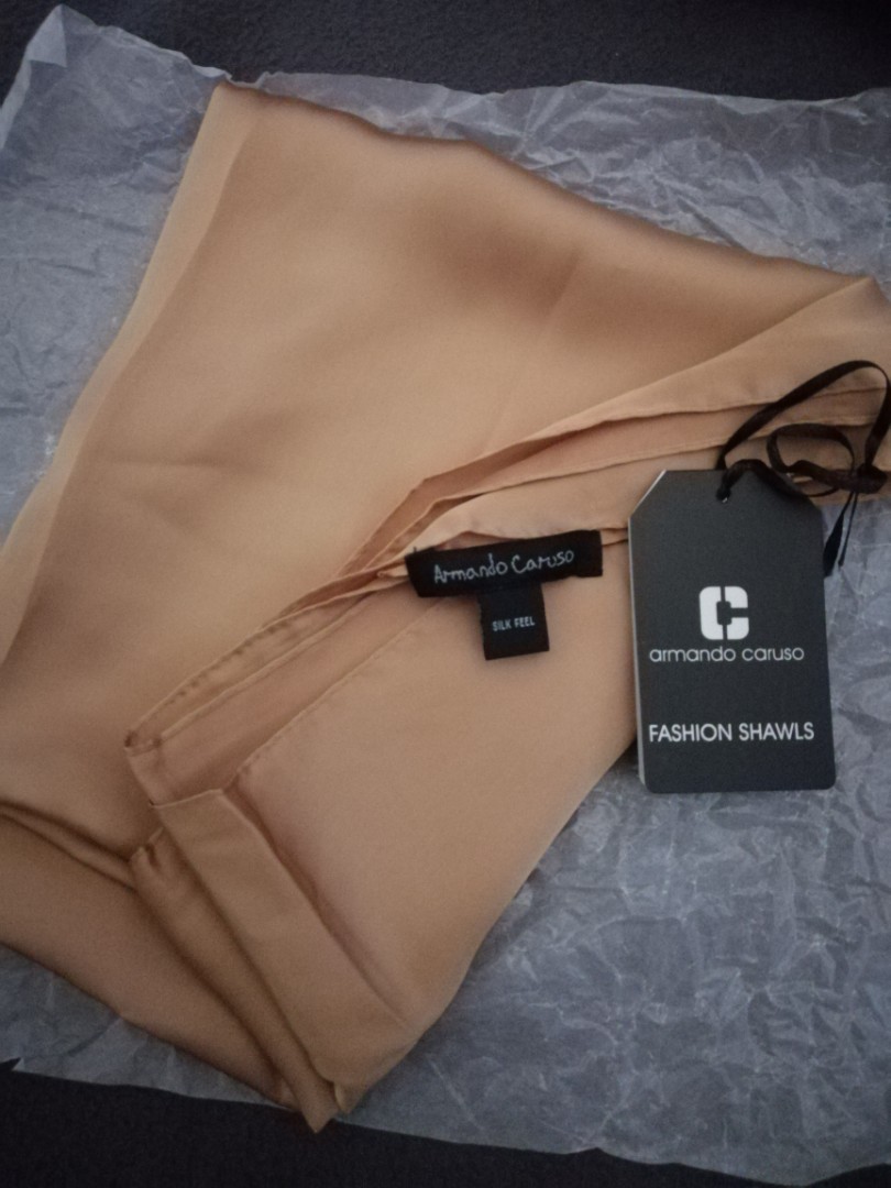 Armando top caruso shawl
