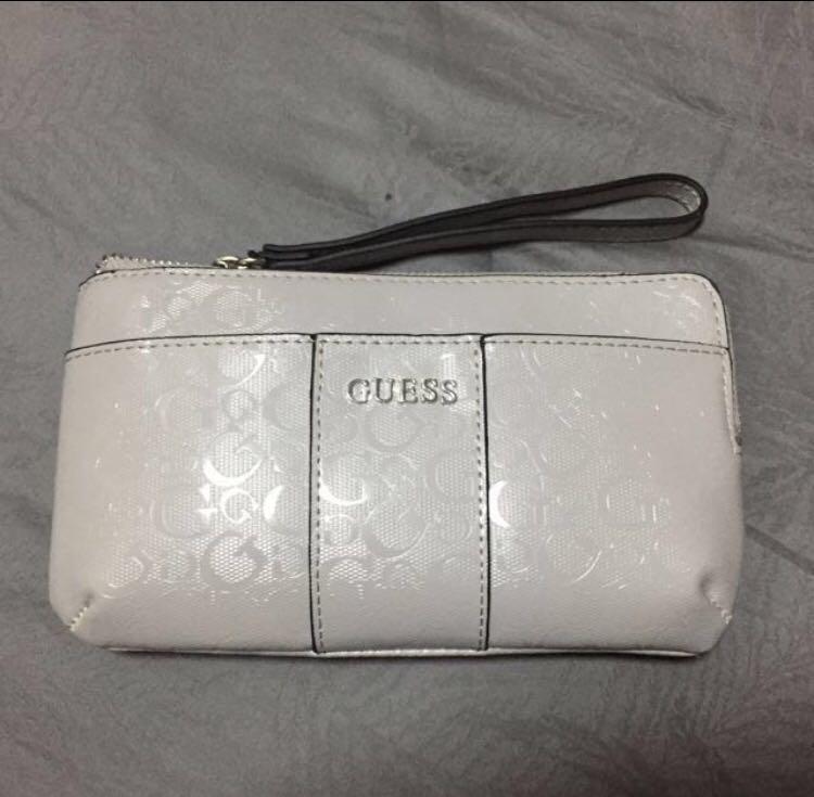 guess wristlet purse