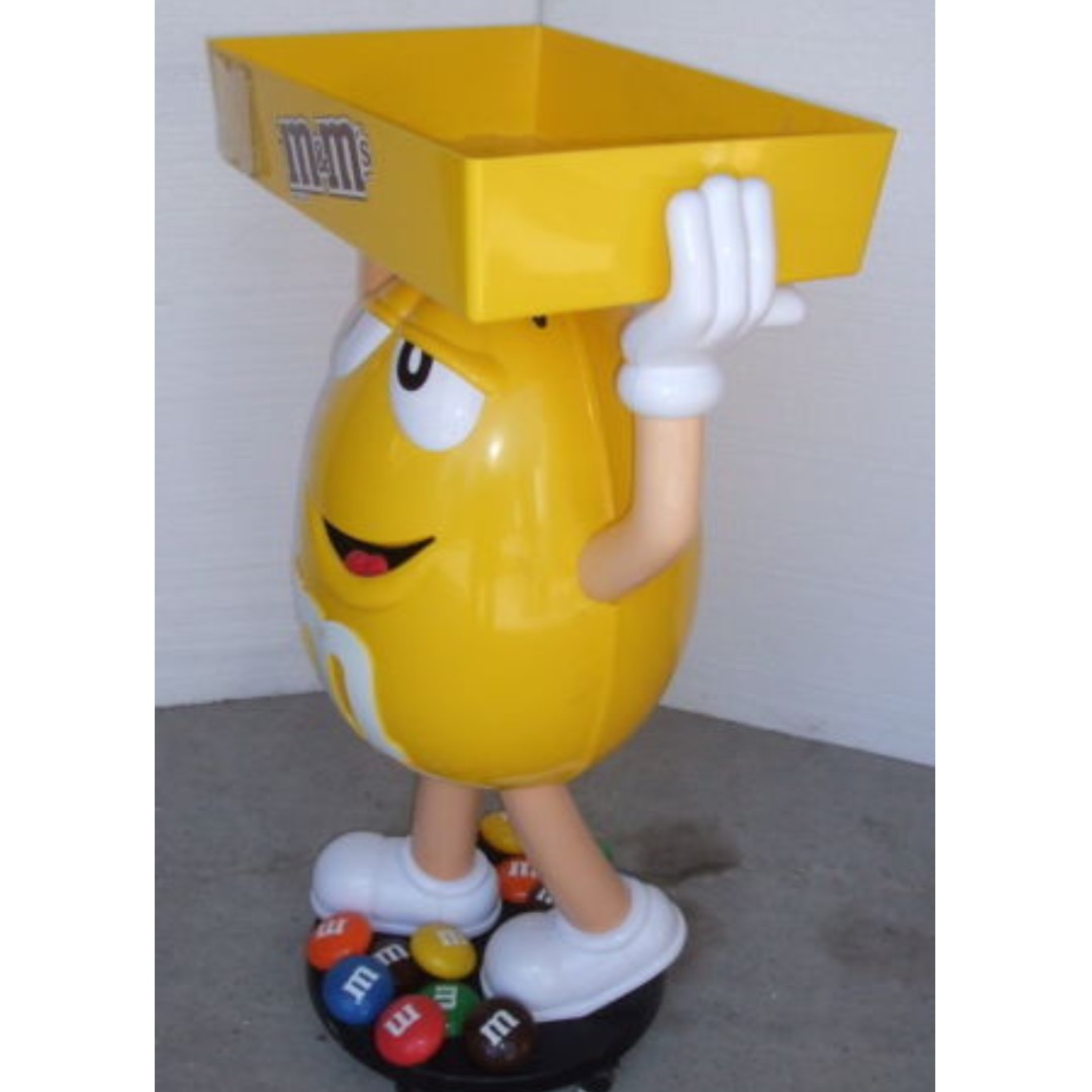 LIFESIZE HUGE JUMBO GIANT M&Ms M&M large DISPLAY yellow excellent