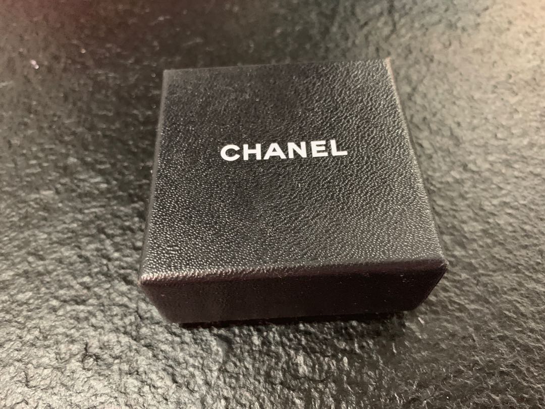 NEW CHANEL JEWELRY BOX FOR EARRINGS WITH BLACK POUCH 7 x 4 cm ref509461   Joli Closet