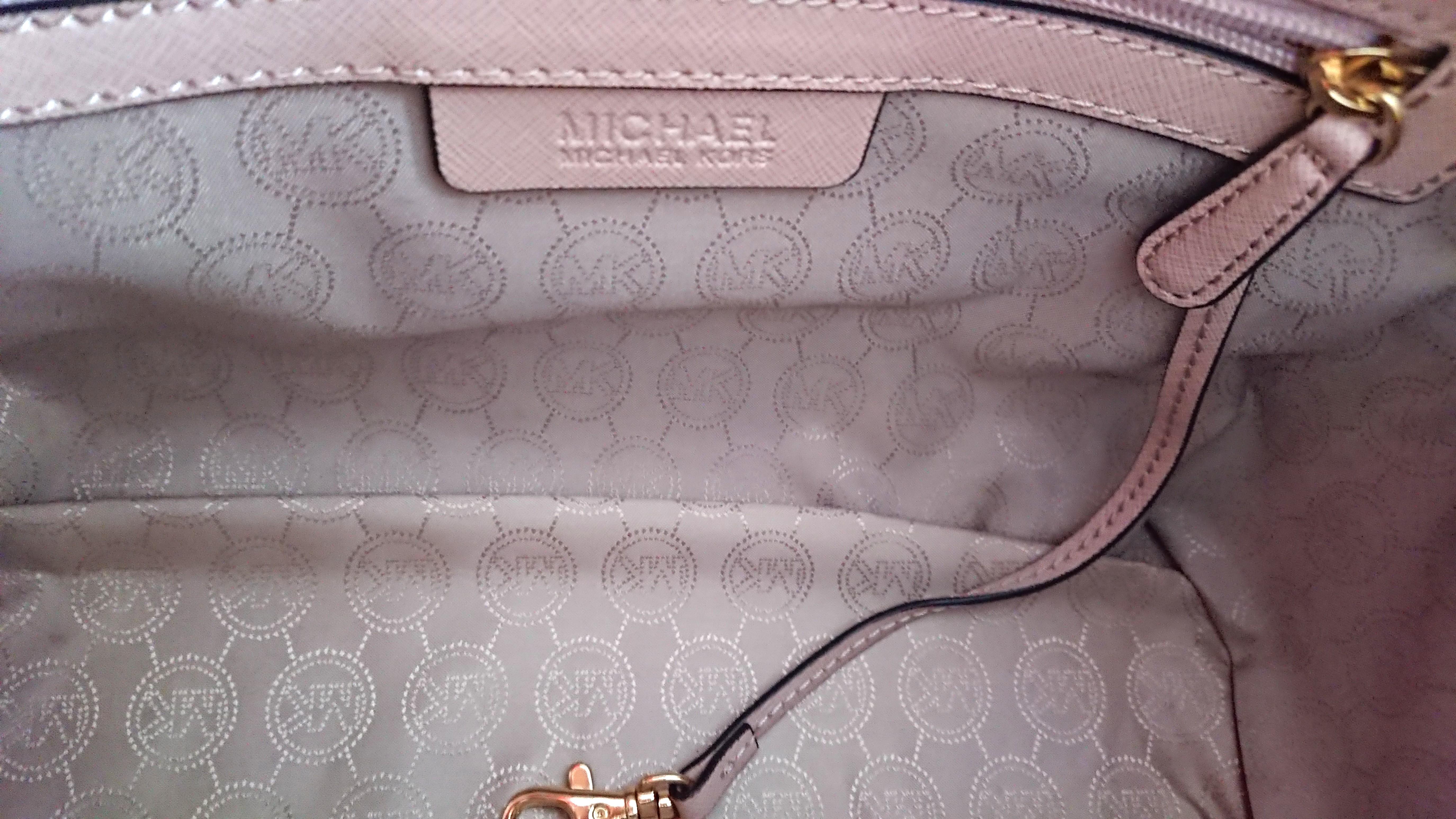 Michael Kors Selma Medium size (blush), Luxury, Bags & Wallets on Carousell