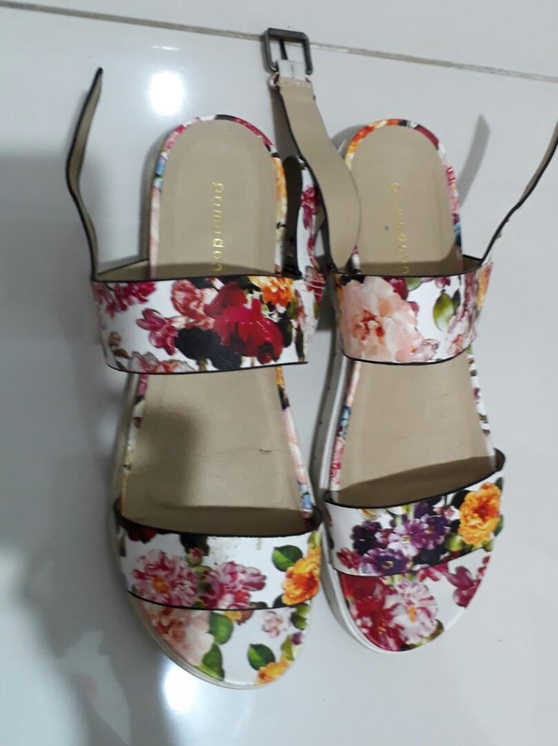 PRIMADONNA Sandals (Category: Flats & Sandals) located in Quezon City. Submitted by apsph (Listing ID 196829650, Image 1). Description: .