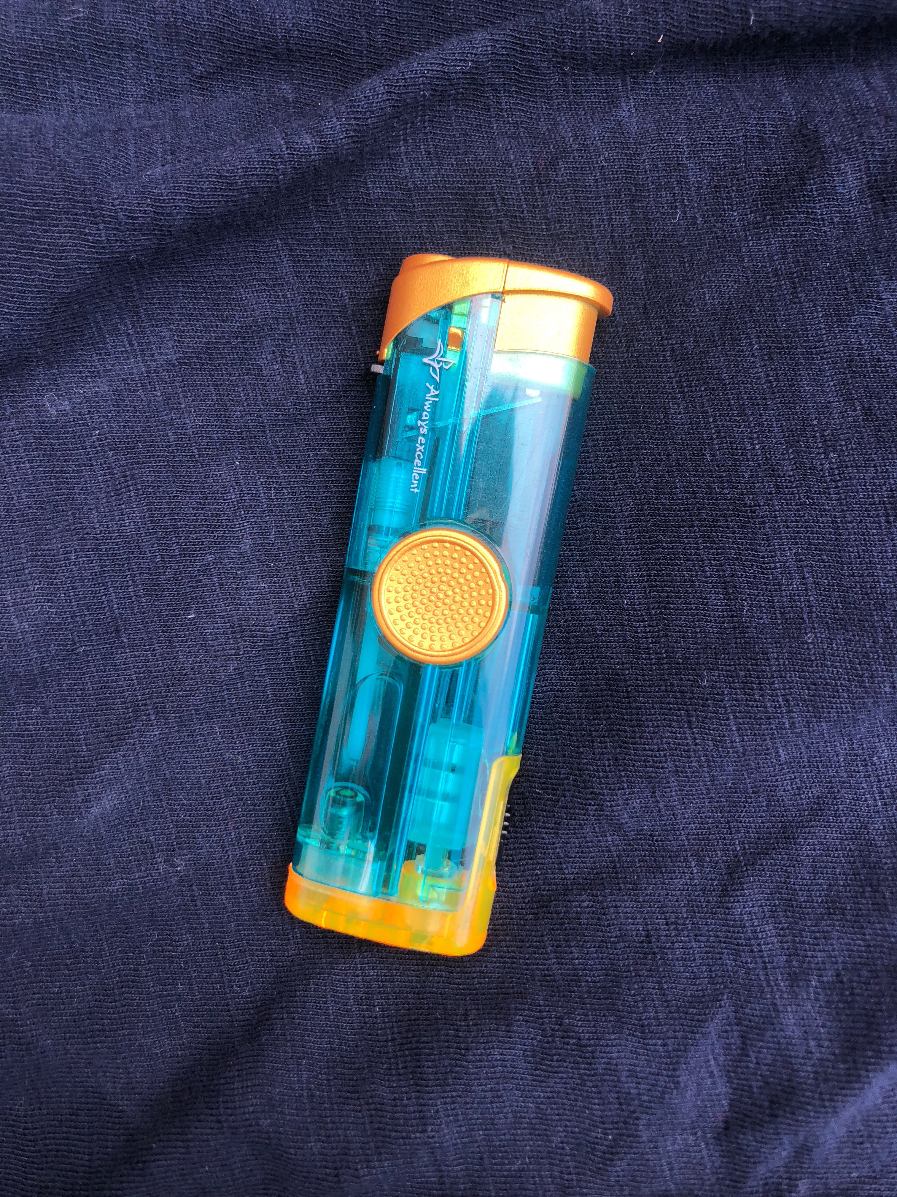 fidget spinner with lighter