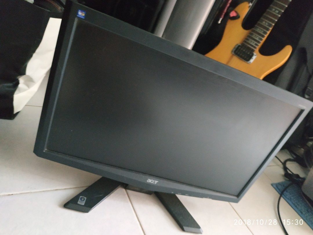 Acer Lcd Desktop Monitor No Dead Pixel To Clear Space Electronics Computers Others On Carousell